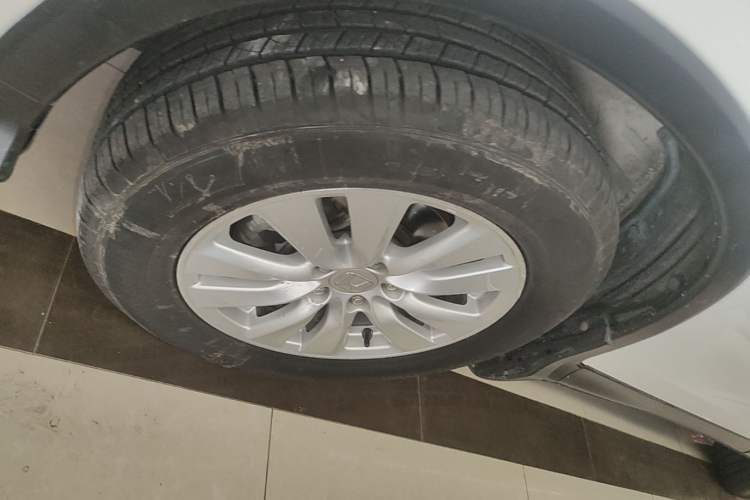 Used Honda CR-V 2016 2.0L Two-Wheel Drive Classic Edition Left Front Wheel Hub