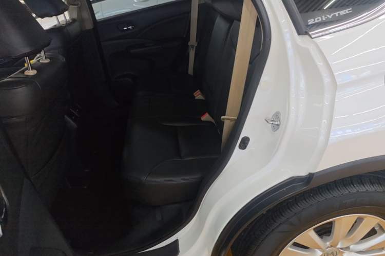 Used Honda CR-V 2016 2.0L two-wheel drive Urban Edition Left Rear Seat