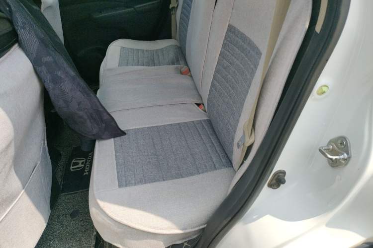 Used Honda CR-V 2016 2.0L Two-Wheel Drive Classic Edition Left Rear Seat