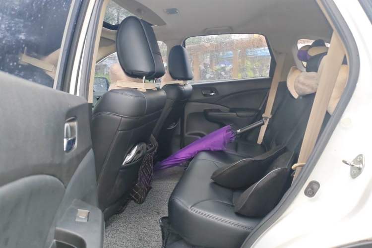 Used Honda CR-V 2016 2.0L two-wheel drive Urban Edition Left Rear Seat