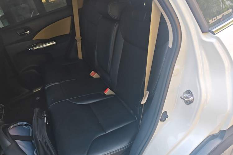 Used Honda CR-V 2016 2.0L two-wheel drive Urban Edition Left Rear Seat