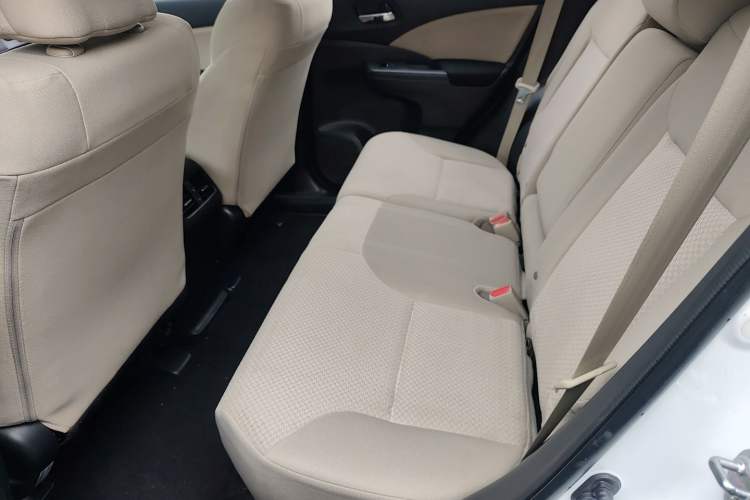 Used Honda CR-V 2016 2.0L two-wheel drive Urban Edition Left Rear Seat