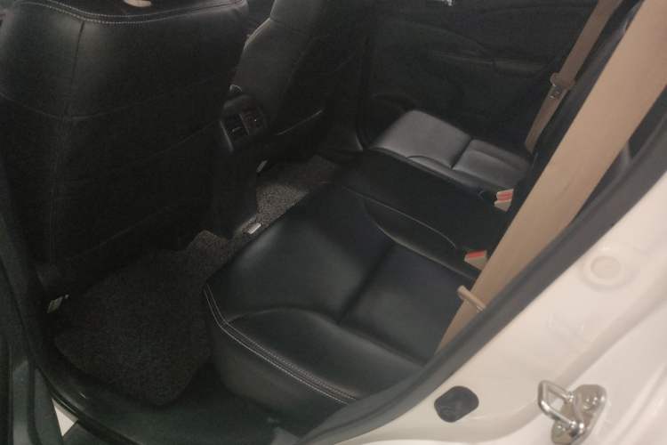 Used Honda CR-V 2016 2.0L two-wheel drive Urban Edition Left Rear Seat