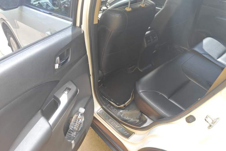 Used Honda CR-V 2016 2.0L two-wheel drive Urban Edition Left Rear Seat