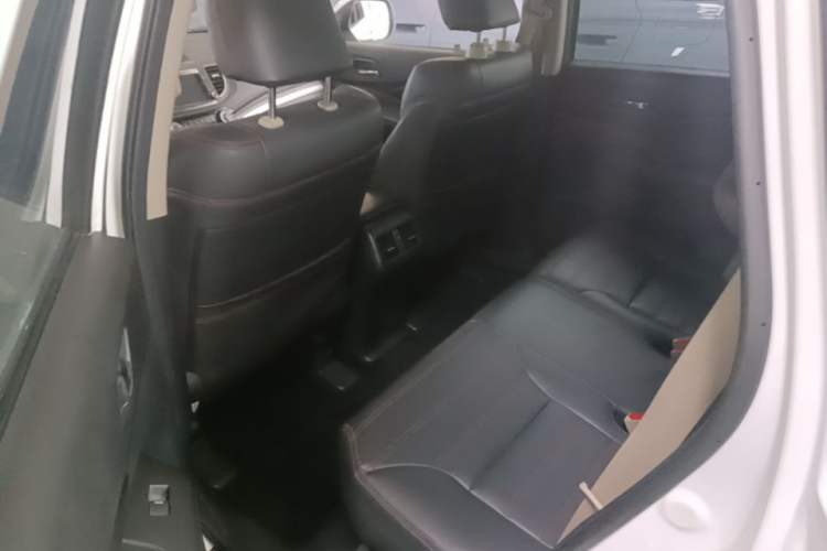 Used Honda CR-V 2016 2.0L two-wheel drive Urban Edition Left Rear Seat