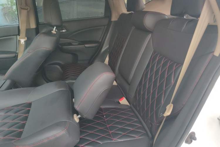 Used Honda CR-V 2016 2.0L two-wheel drive Urban Edition Left Rear Seat