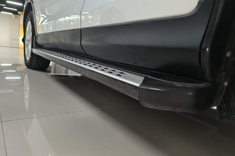 Used Honda CR-V 2016 2.0L two-wheel drive Urban Edition Left Side Sill