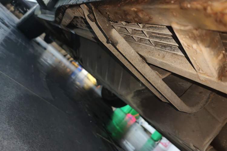 Used Honda CR-V 2016 2.0L Two-Wheel Drive Classic Edition Left Side Sill