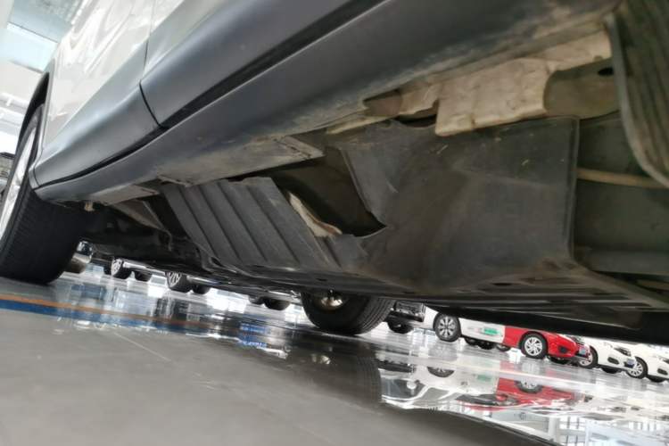 Used Honda CR-V 2016 2.0L two-wheel drive Urban Edition Left Side Sill