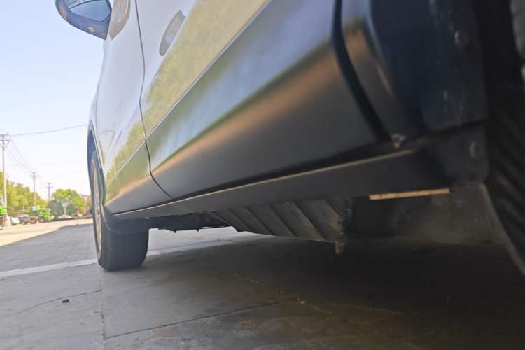 Used Honda CR-V 2016 2.0L two-wheel drive Urban Edition Left Side Sill