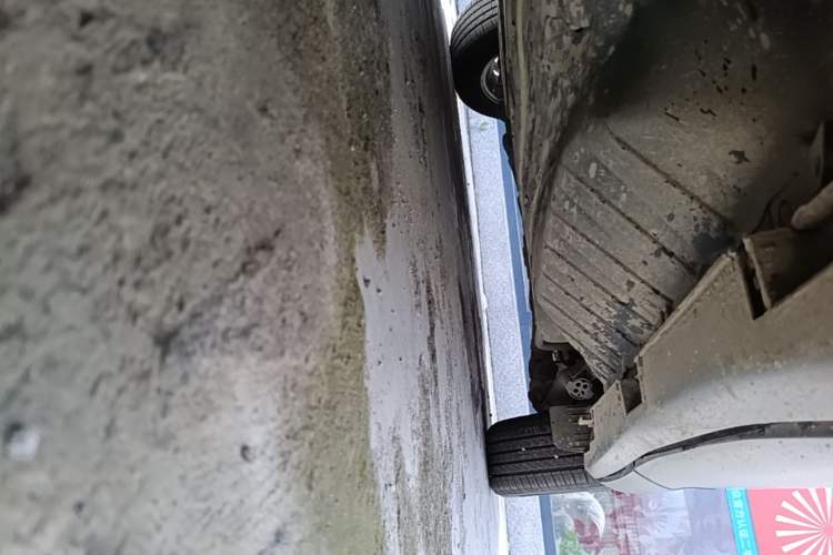 Used Honda CR-V 2016 2.0L two-wheel drive Urban Edition Left Side Sill