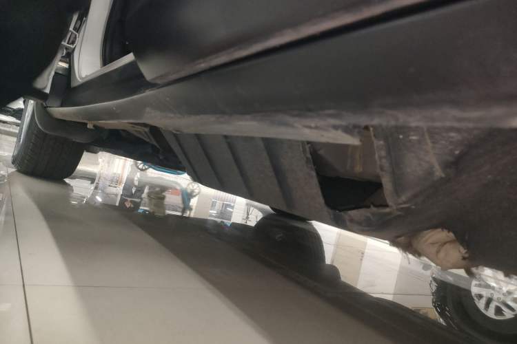 Used Honda CR-V 2016 2.0L two-wheel drive Urban Edition Left Side Sill