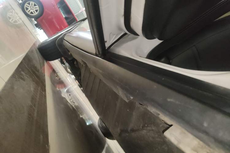 Used Honda CR-V 2016 2.0L Two-Wheel Drive Classic Edition Left Side Sill