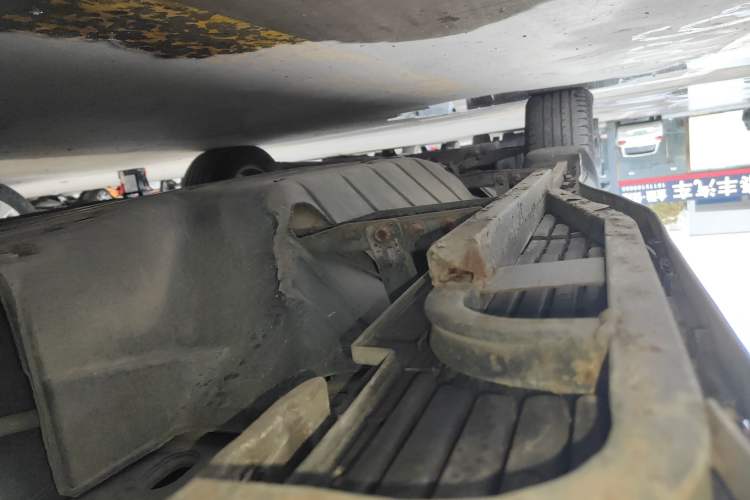 Used Honda CR-V 2016 2.0L two-wheel drive Urban Edition Left Side Sill