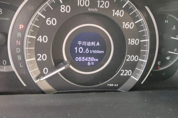 Used Honda CR-V 2016 2.0L two-wheel drive Urban Edition Odometer Close Up