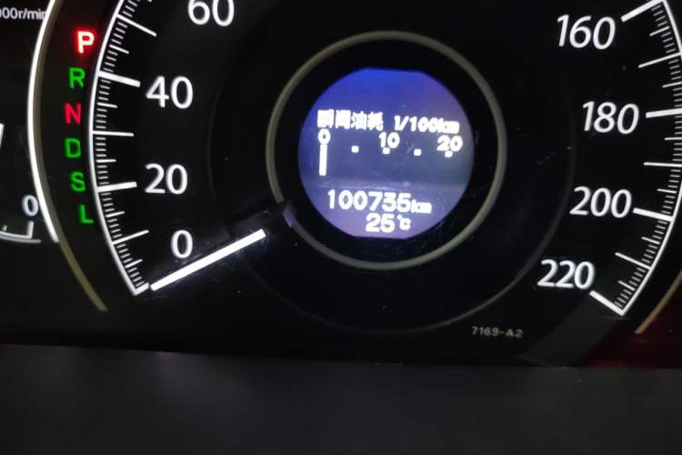 Used Honda CR-V 2016 2.0L two-wheel drive Urban Edition Odometer Close Up
