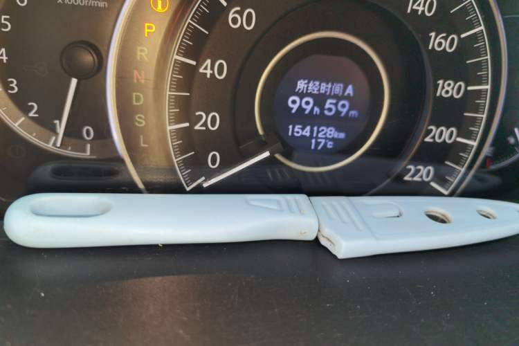 Used Honda CR-V 2016 2.0L Two-Wheel Drive Classic Edition Odometer Close Up