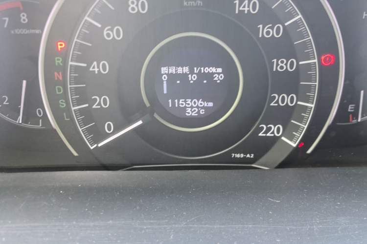 Used Honda CR-V 2016 2.0L Two-Wheel Drive Classic Edition Odometer Close Up