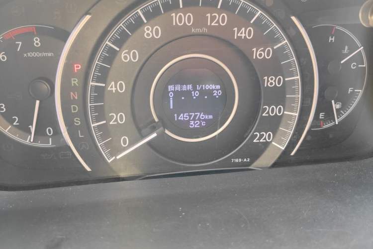 Used Honda CR-V 2016 2.0L two-wheel drive Urban Edition Odometer Close Up