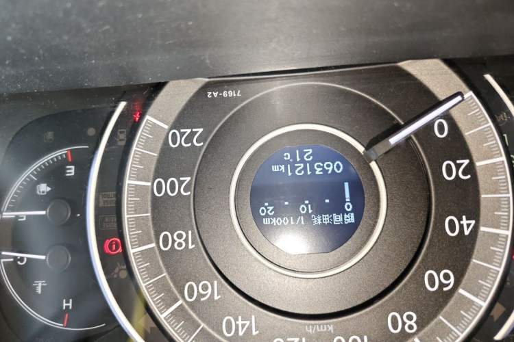 Used Honda CR-V 2016 2.0L two-wheel drive Urban Edition Odometer Close Up