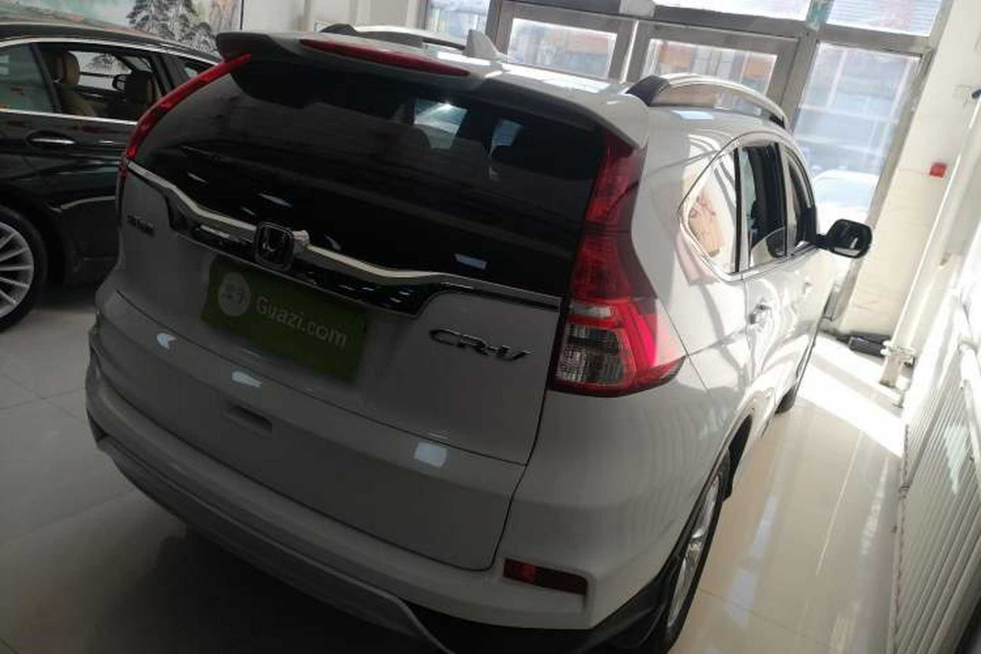 Used Honda CR-V 2016 2.0L Two-Wheel Drive Classic Edition Rear Right 45 Deg
