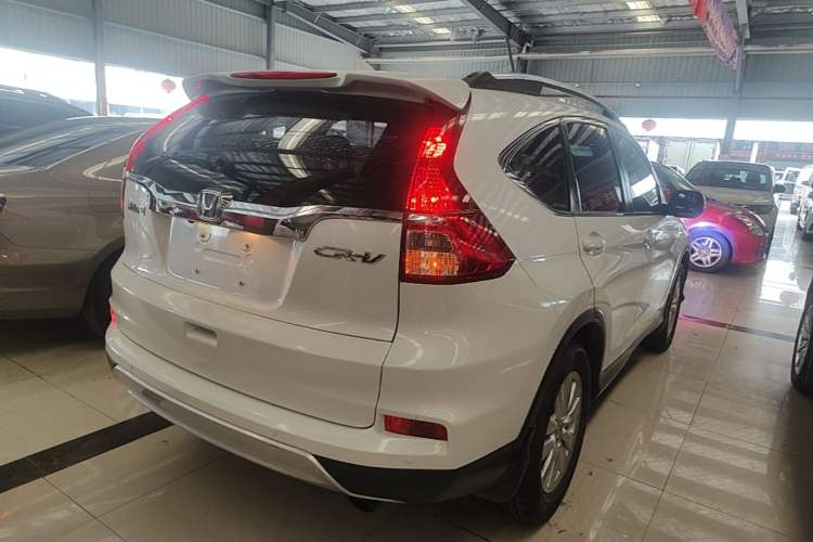 Used Honda CR-V 2016 2.0L Two-Wheel Drive Classic Edition Rear Right 45 Deg