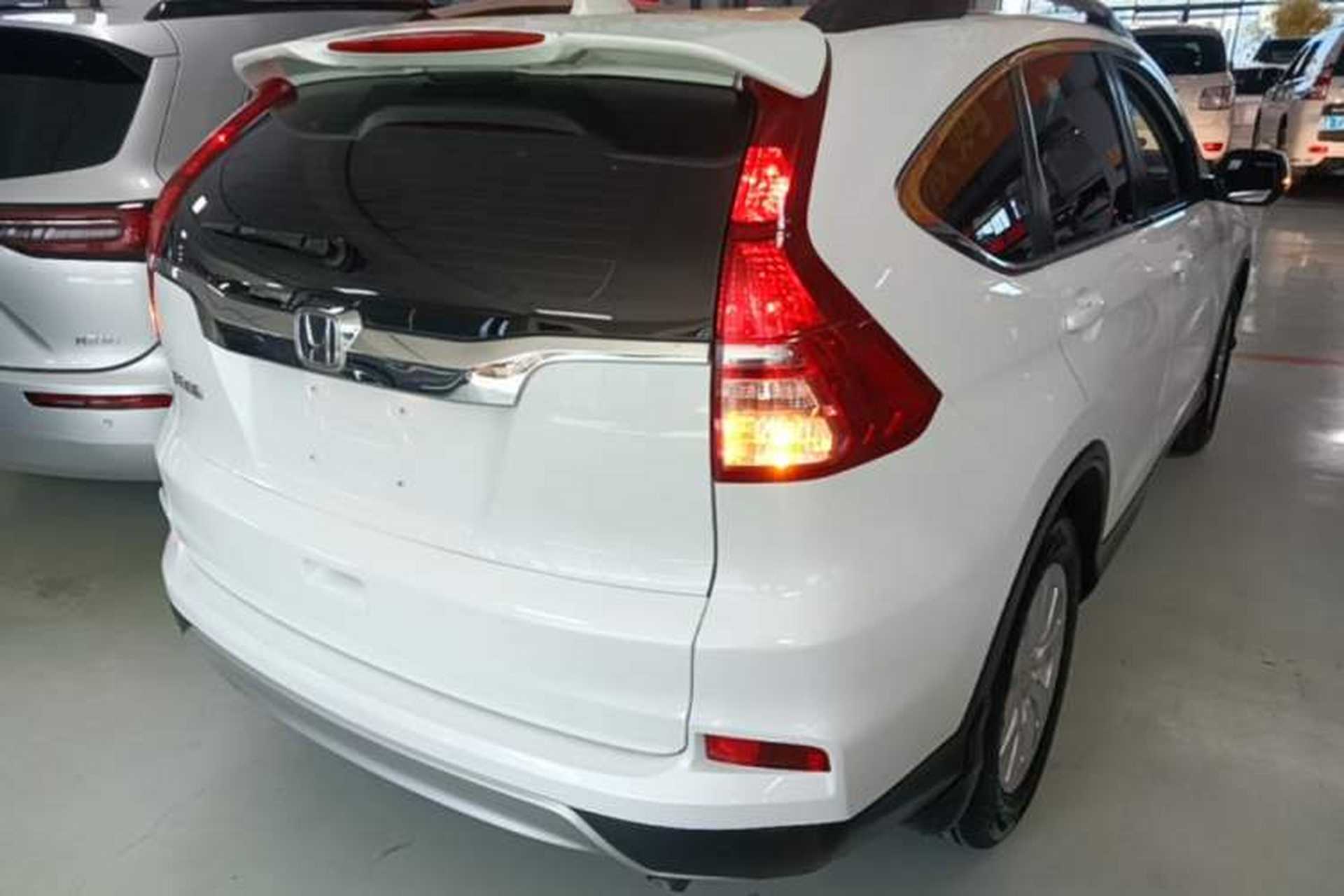 Used Honda CR-V 2016 2.0L two-wheel drive Urban Edition Rear Right 45 Deg