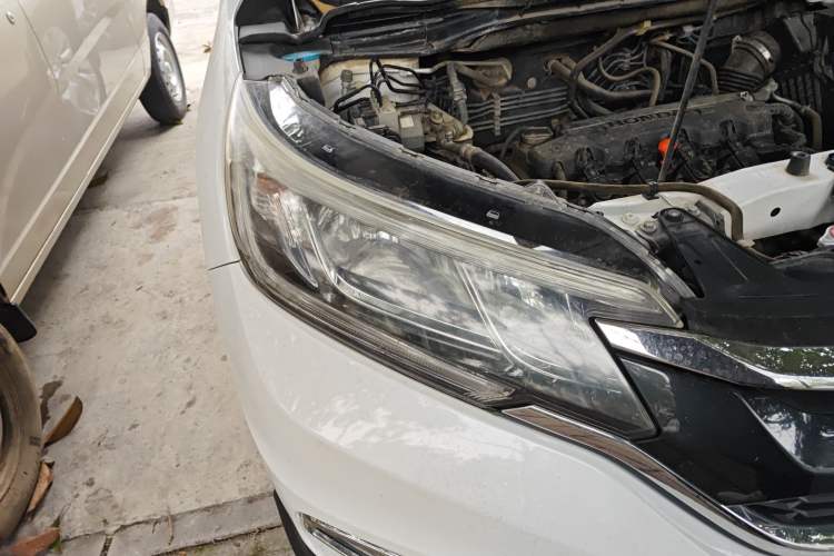 Used Honda CR-V 2016 2.0L Two-Wheel Drive Classic Edition Right Front Headlight