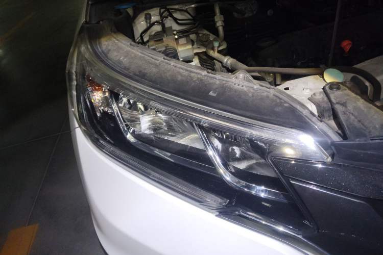 Used Honda CR-V 2016 2.0L Two-Wheel Drive Classic Edition Right Front Headlight
