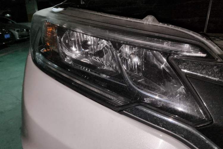 Used Honda CR-V 2016 2.0L two-wheel drive Urban Edition Right Front Headlight