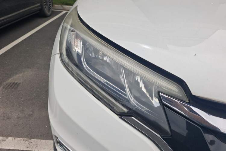 Used Honda CR-V 2016 2.0L Two-Wheel Drive Classic Edition Right Front Headlight