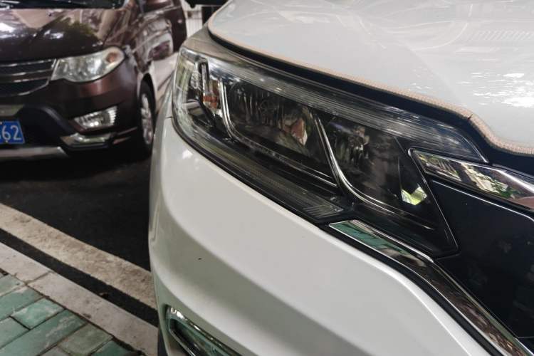 Used Honda CR-V 2016 2.0L two-wheel drive Urban Edition Right Front Headlight