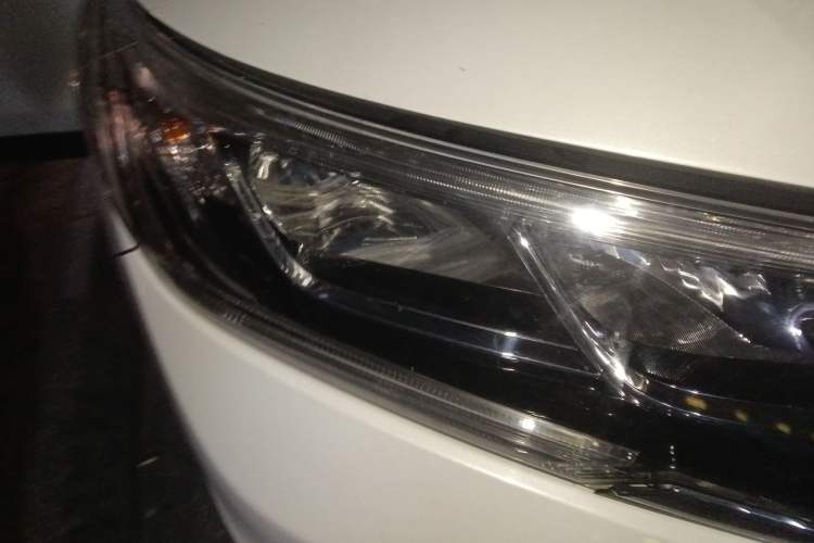 Used Honda CR-V 2016 2.0L Two-Wheel Drive Classic Edition Right Front Headlight