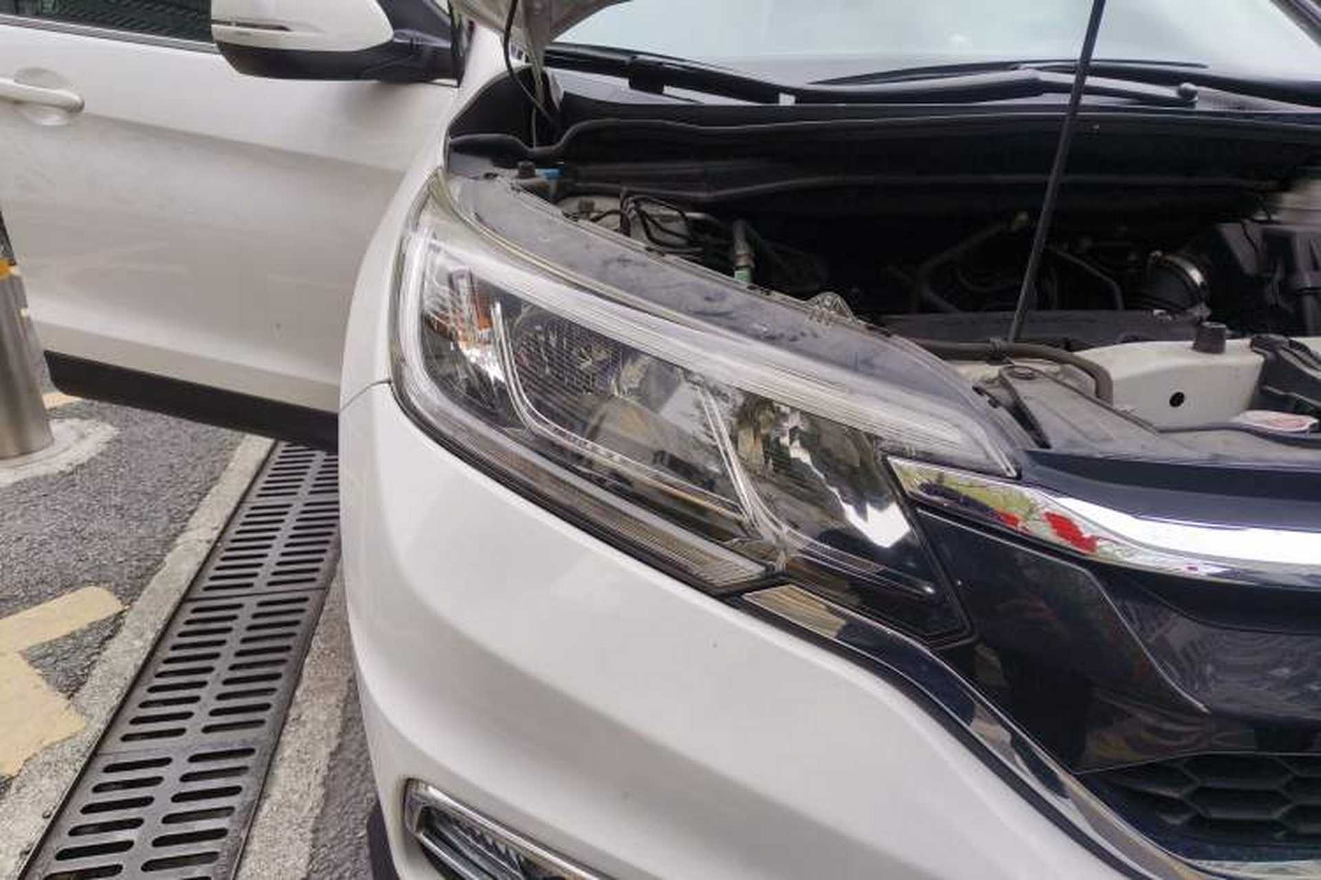 Used Honda CR-V 2016 2.0L Two-Wheel Drive Classic Edition Right Front Headlight