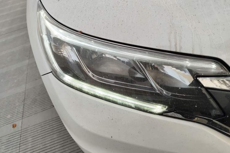 Used Honda CR-V 2016 2.0L two-wheel drive Urban Edition Right Front Headlight