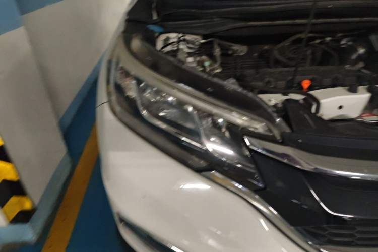 Used Honda CR-V 2016 2.0L Two-Wheel Drive Classic Edition Right Front Headlight