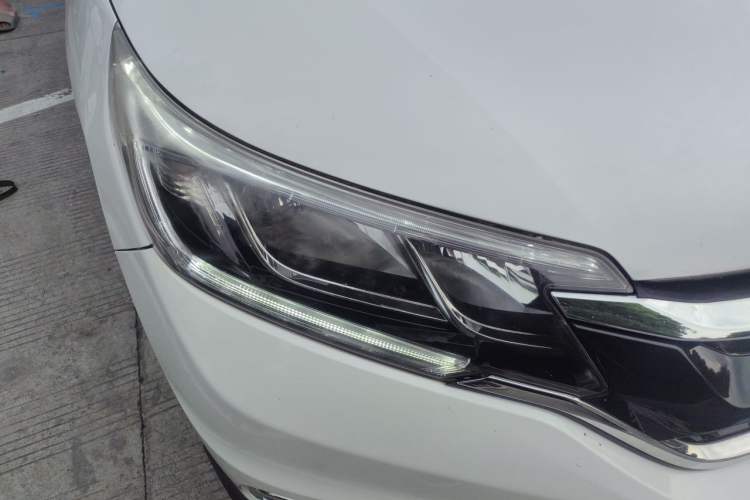 Used Honda CR-V 2016 2.0L two-wheel drive Urban Edition Right Front Headlight