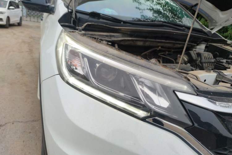 Used Honda CR-V 2016 2.0L Two-Wheel Drive Classic Edition Right Front Headlight