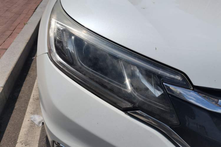 Used Honda CR-V 2016 2.0L Two-Wheel Drive Classic Edition Right Front Headlight