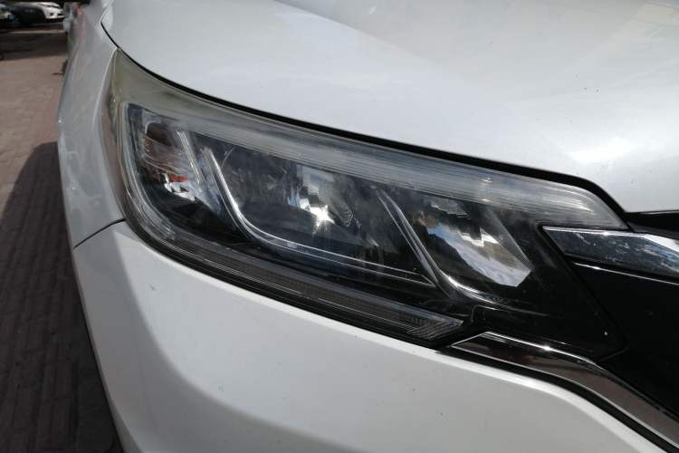 Used Honda CR-V 2016 2.0L Two-Wheel Drive Classic Edition Right Front Headlight