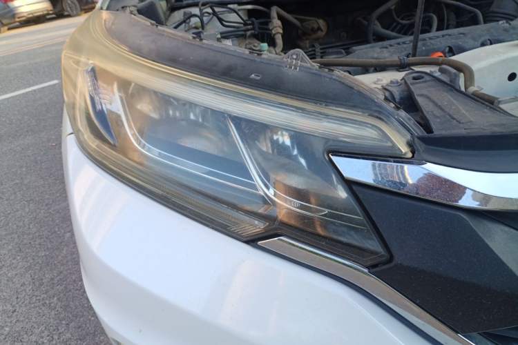 Used Honda CR-V 2016 2.0L Two-Wheel Drive Classic Edition Right Front Headlight
