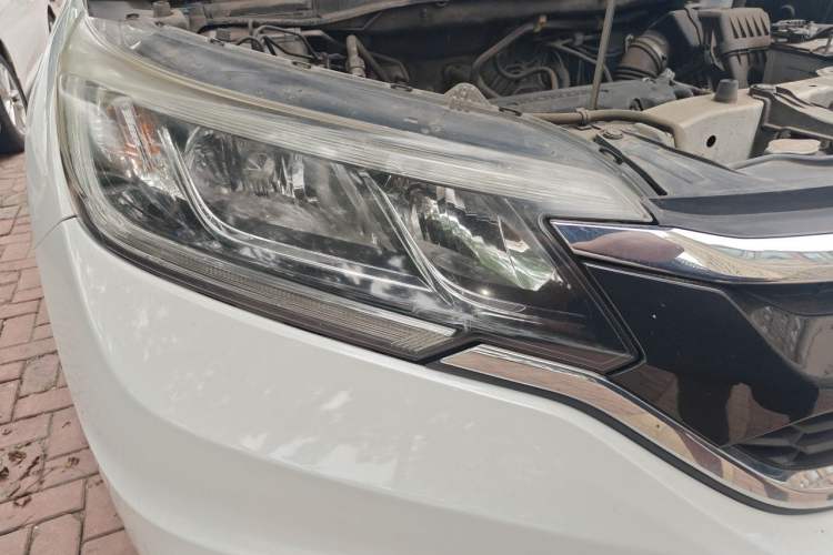 Used Honda CR-V 2016 2.0L Two-Wheel Drive Classic Edition Right Front Headlight