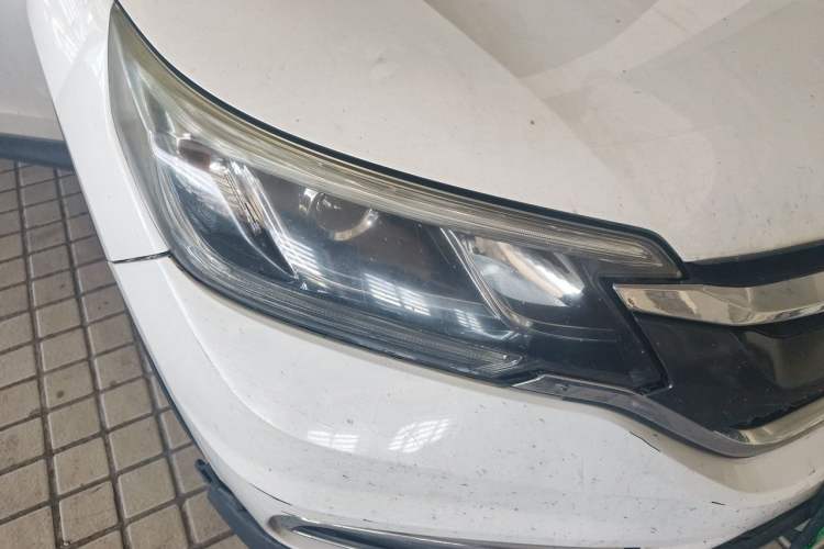 Used Honda CR-V 2016 2.0L Two-Wheel Drive Classic Edition Right Front Headlight