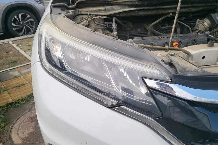 Used Honda CR-V 2016 2.0L two-wheel drive Urban Edition Right Front Headlight