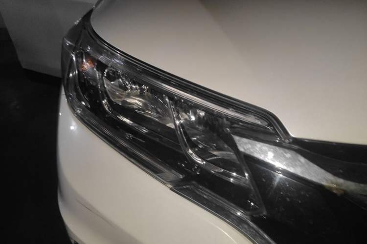 Used Honda CR-V 2016 2.0L two-wheel drive Urban Edition Right Front Headlight