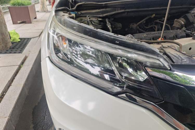 Used Honda CR-V 2016 2.0L Two-Wheel Drive Classic Edition Right Front Headlight