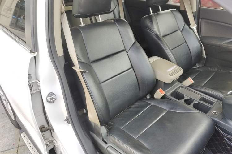 Used Honda CR-V 2016 2.0L two-wheel drive Urban Edition Right Front Seat