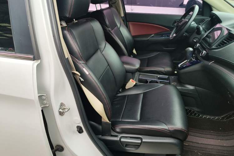 Used Honda CR-V 2016 2.0L Two-Wheel Drive Classic Edition Right Front Seat