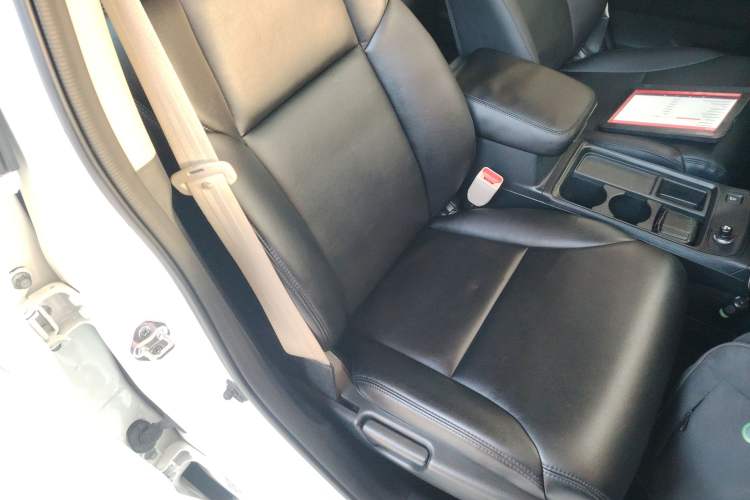 Used Honda CR-V 2016 2.0L two-wheel drive Urban Edition Right Front Seat