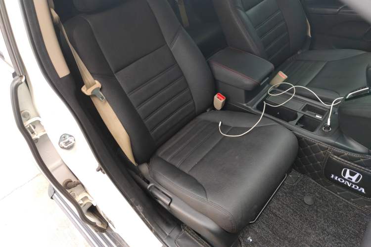 Used Honda CR-V 2016 2.0L Two-Wheel Drive Classic Edition Right Front Seat